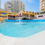 T2 With Pool, 300m From The アパート