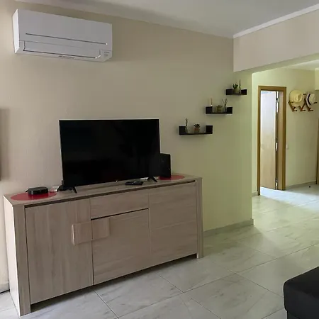 T2 With Pool, 300m From The Apartment Portimao