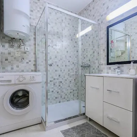 T2 With Pool, 300m From The *