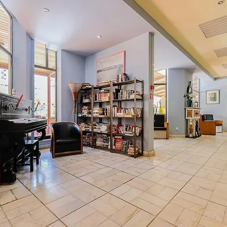Apartment T2 With Pool, 300m From The *